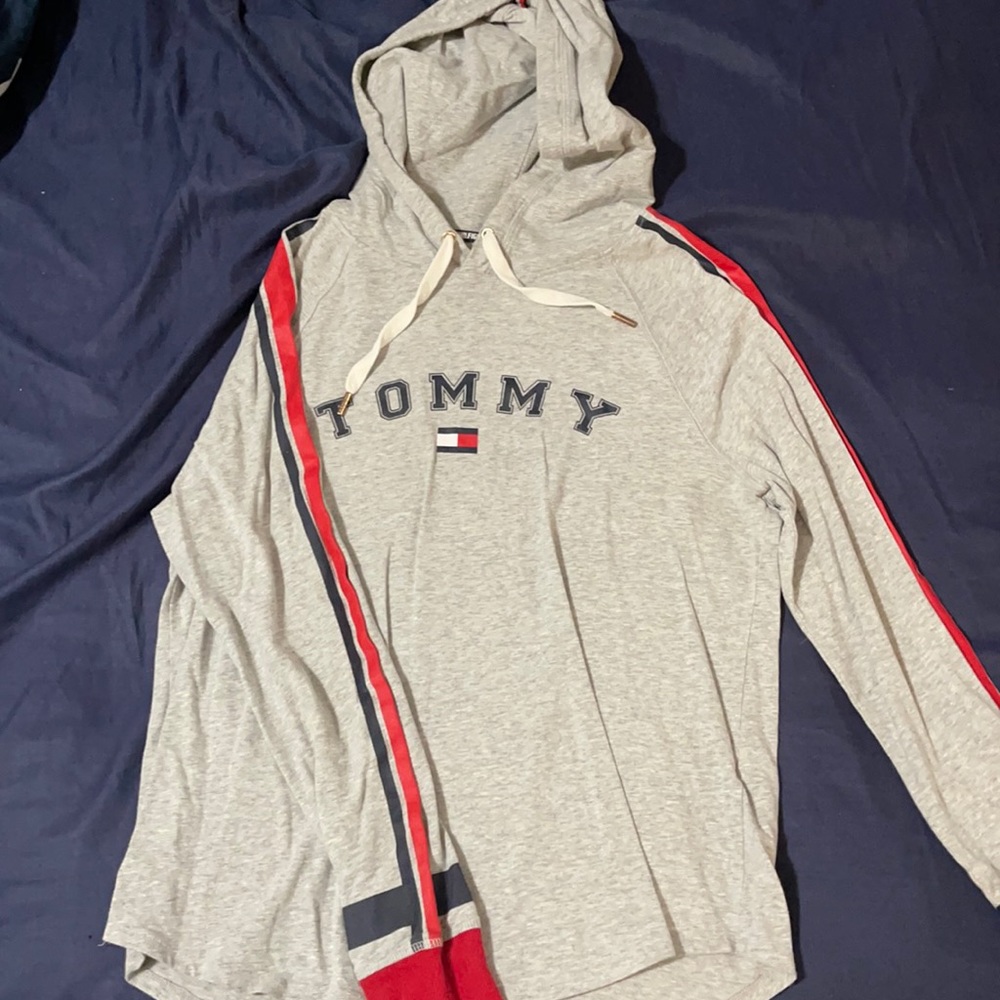 Tommy Hilfiger long sleeve hooded shirt
